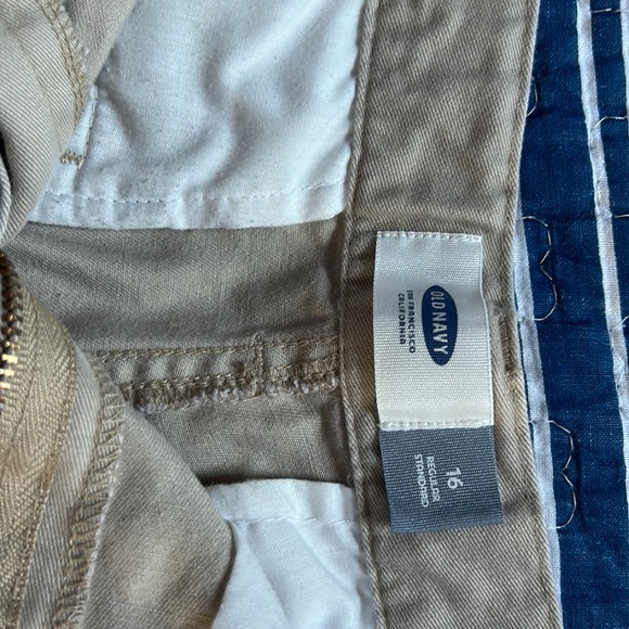 Old Navy Uniform Shorts - Picture 4 of 5